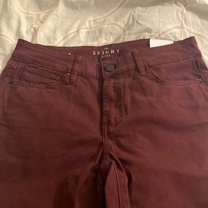 Maroon skinny pants, mid rise, size 4, new with tags